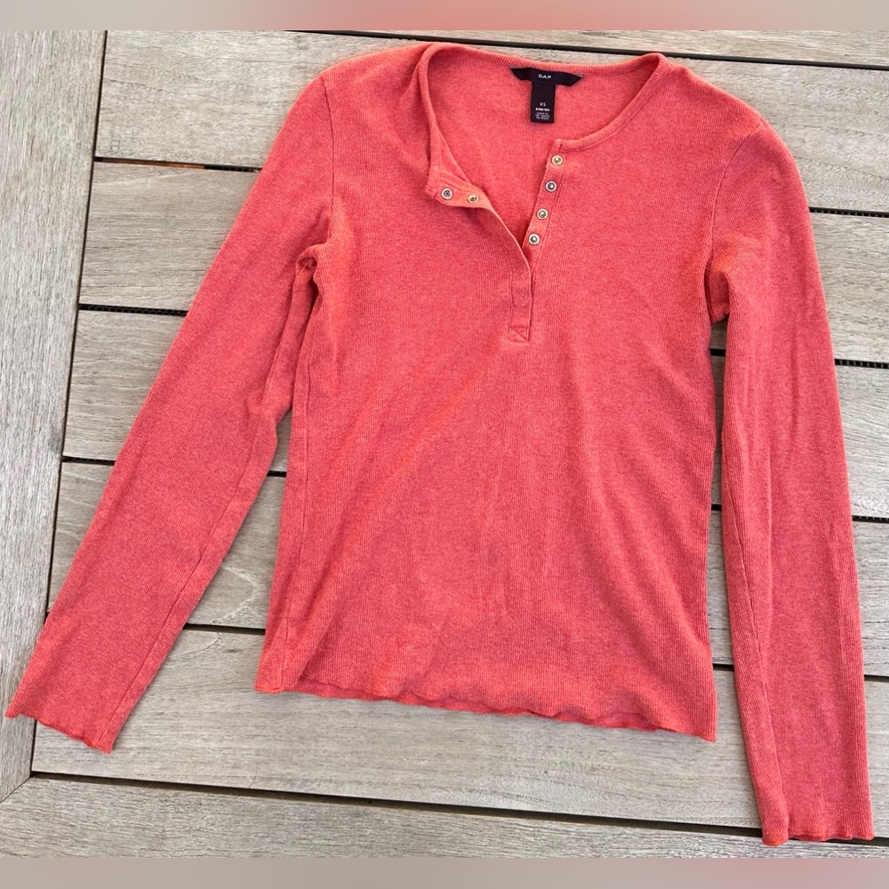 LADIES Gap Stretch Vintage Coral Thermal Snap V-Neck Long Sleeve Shirt - XS